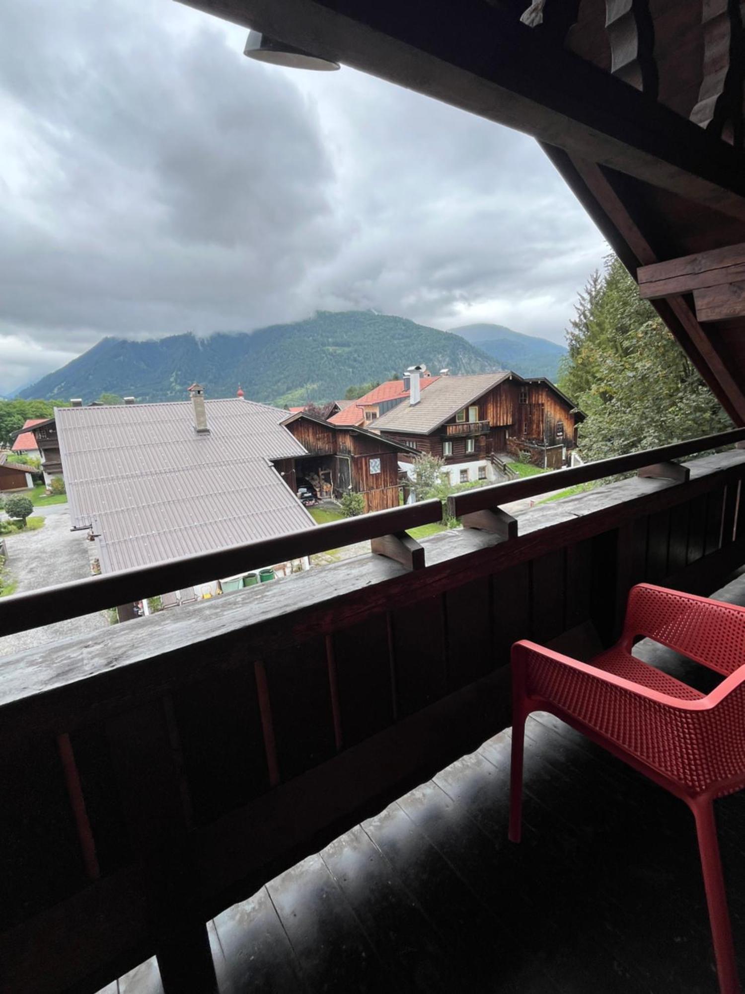 Haus Alpenblume Lägenhet Ehrwald Rum bild